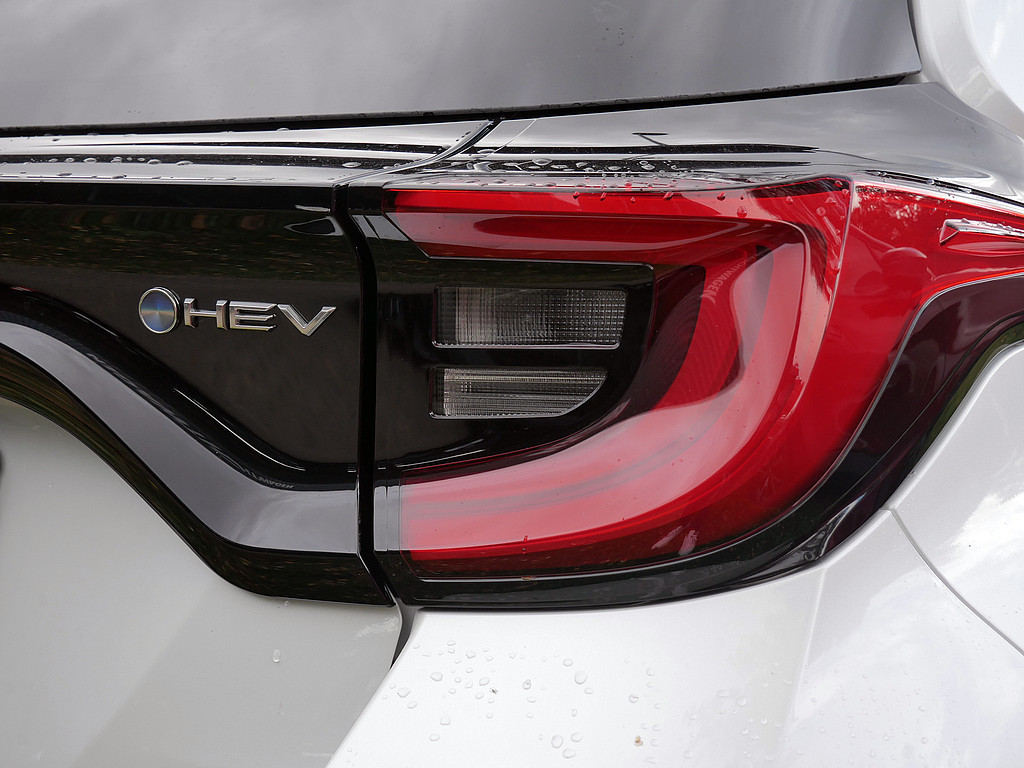 Fahrzeugansicht TOYOTA Yaris Hybrid 1.5 VVT-i Style Plus - Bild 31