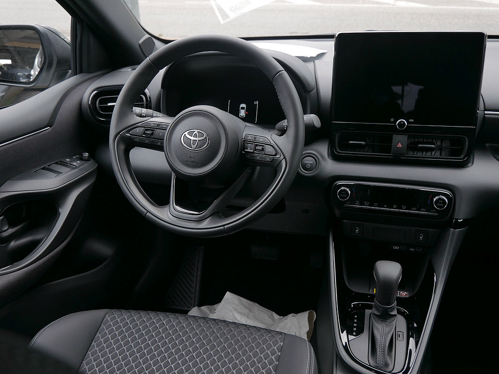 Fahrzeugansicht TOYOTA Yaris Hybrid 1.5 VVT-i Style Plus - Bild 36