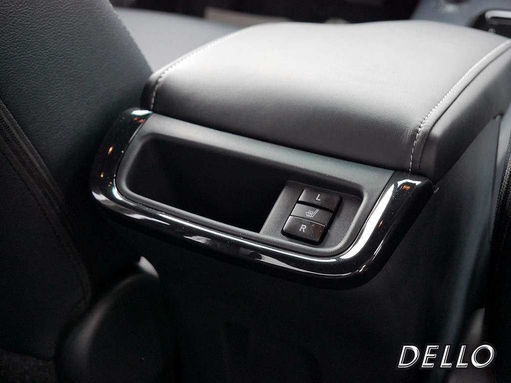 Fahrzeugansicht TOYOTA Hilux 2.8 Double Cab Invincible 4x4 - Bild 2