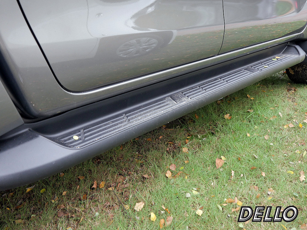 Fahrzeugansicht TOYOTA Hilux 2.8 Double Cab Invincible 4x4 - Bild 5