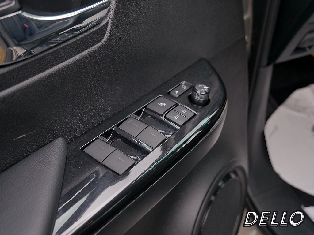 Fahrzeugansicht TOYOTA Hilux 2.8 Double Cab Invincible 4x4 - Bild 8