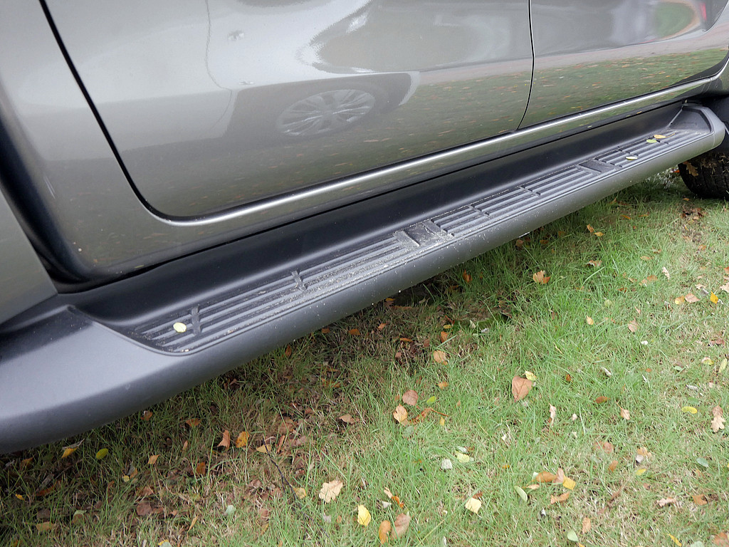 Fahrzeugansicht TOYOTA Hilux 2.8 Double Cab Invincible 4x4 - Bild 5