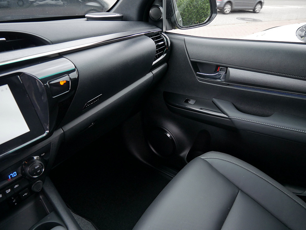 Fahrzeugansicht TOYOTA Hilux 2.8 Double Cab Invincible 4x4 - Bild 21