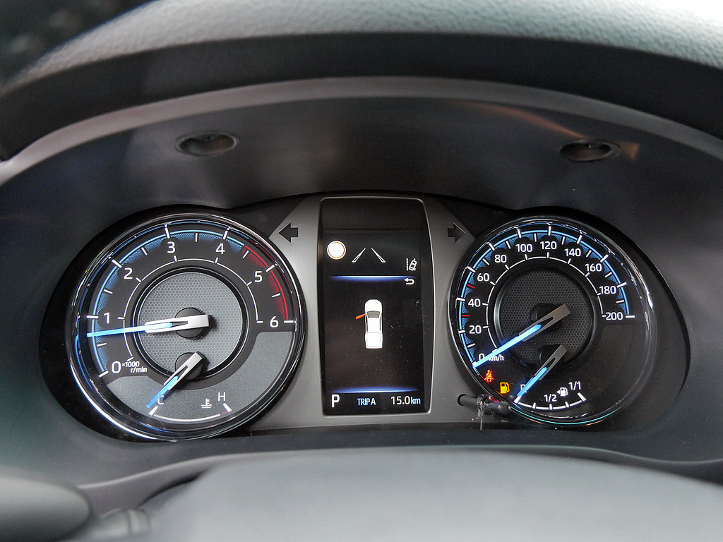 Fahrzeugansicht TOYOTA Hilux 2.8 Double Cab Invincible 4x4 - Bild 22