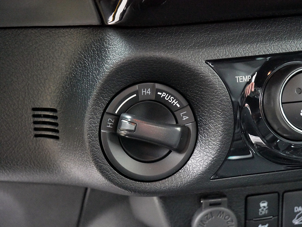 Fahrzeugansicht TOYOTA Hilux 2.8 Double Cab Invincible 4x4 - Bild 29