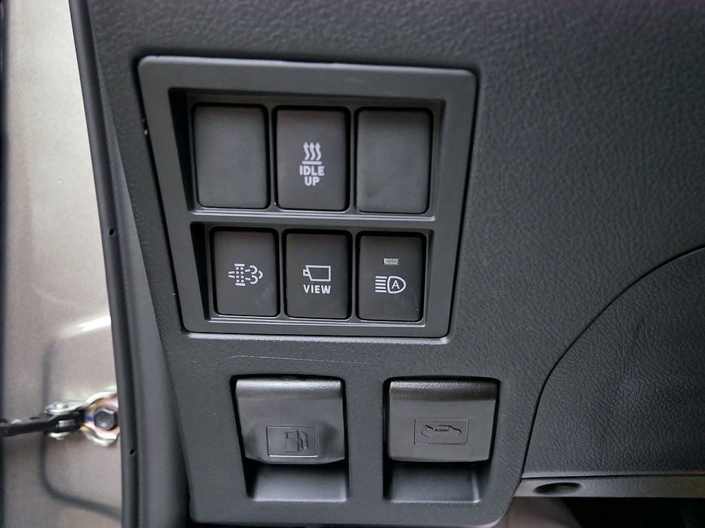 Fahrzeugansicht TOYOTA Hilux 2.8 Double Cab Invincible 4x4 - Bild 30