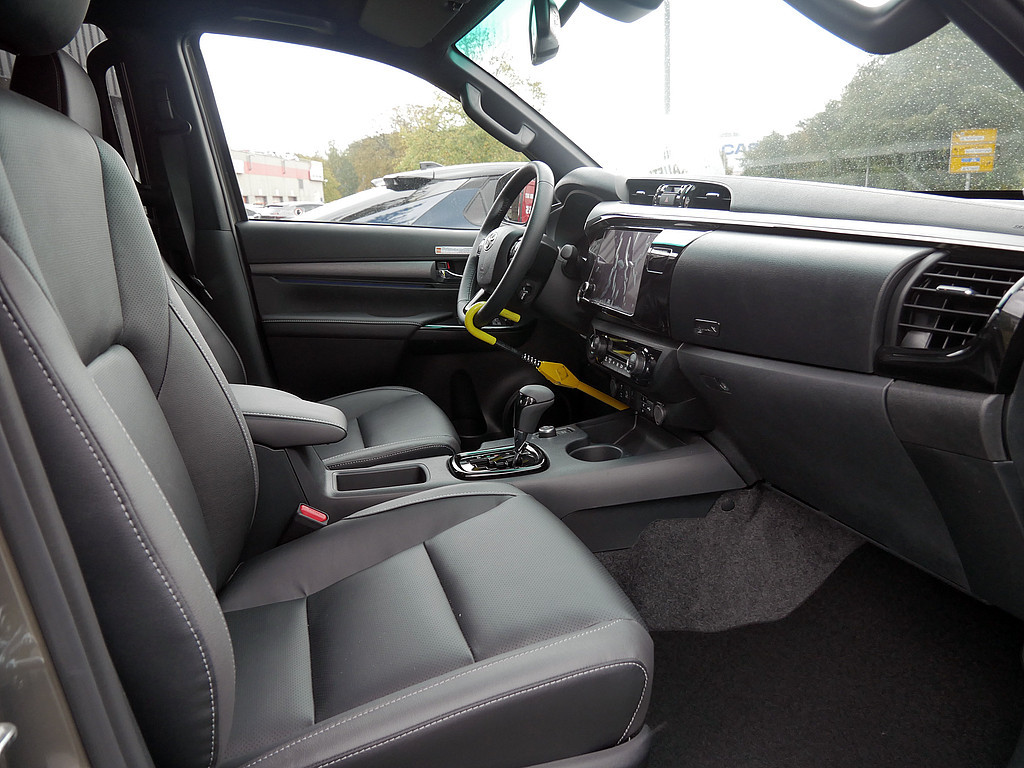 Fahrzeugansicht TOYOTA Hilux 2.8 Double Cab Invincible 4x4 - Bild 34