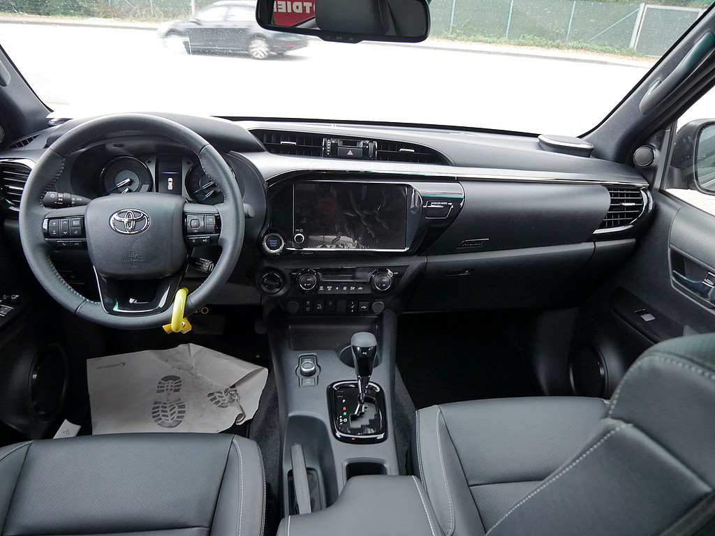 Fahrzeugansicht TOYOTA Hilux 2.8 Double Cab Invincible 4x4 - Bild 36