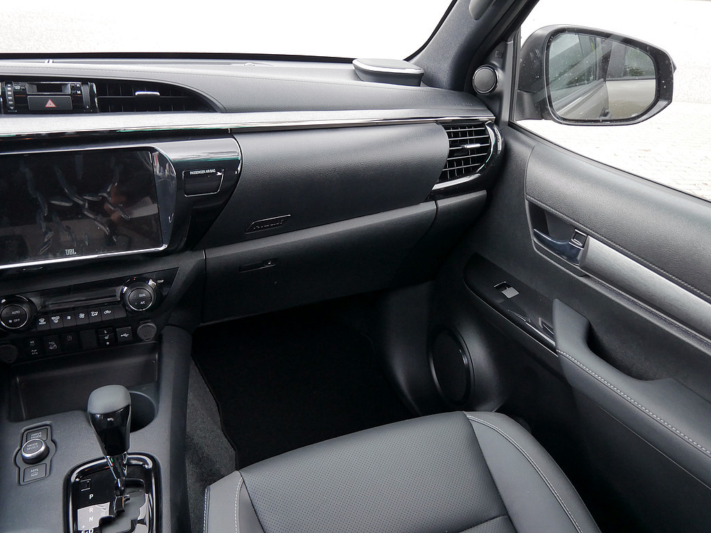 Fahrzeugansicht TOYOTA Hilux 2.8 Double Cab Invincible 4x4 - Bild 38
