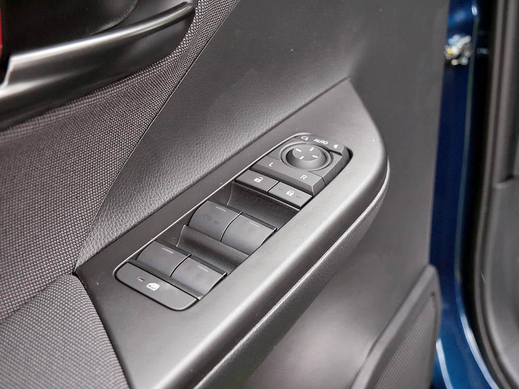 Fahrzeugansicht TOYOTA C-HR 2.0 Plug-In Hybrid FWD Teamplayer - Bild 7