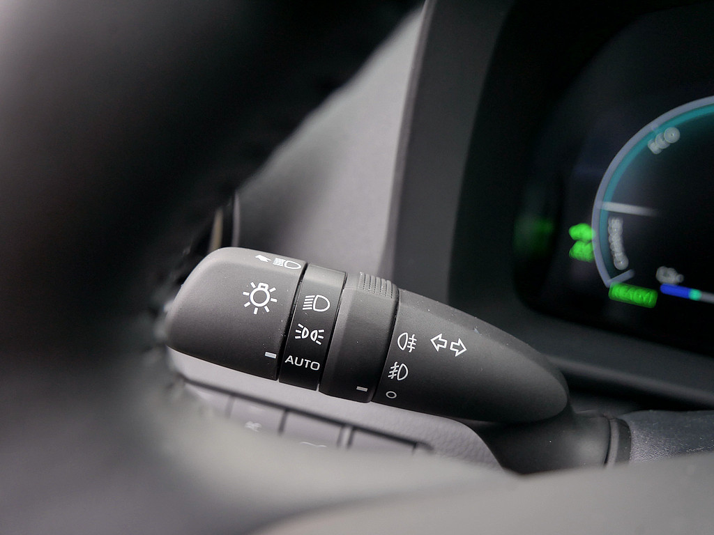 Fahrzeugansicht TOYOTA C-HR 2.0 Plug-In Hybrid FWD Teamplayer - Bild 25