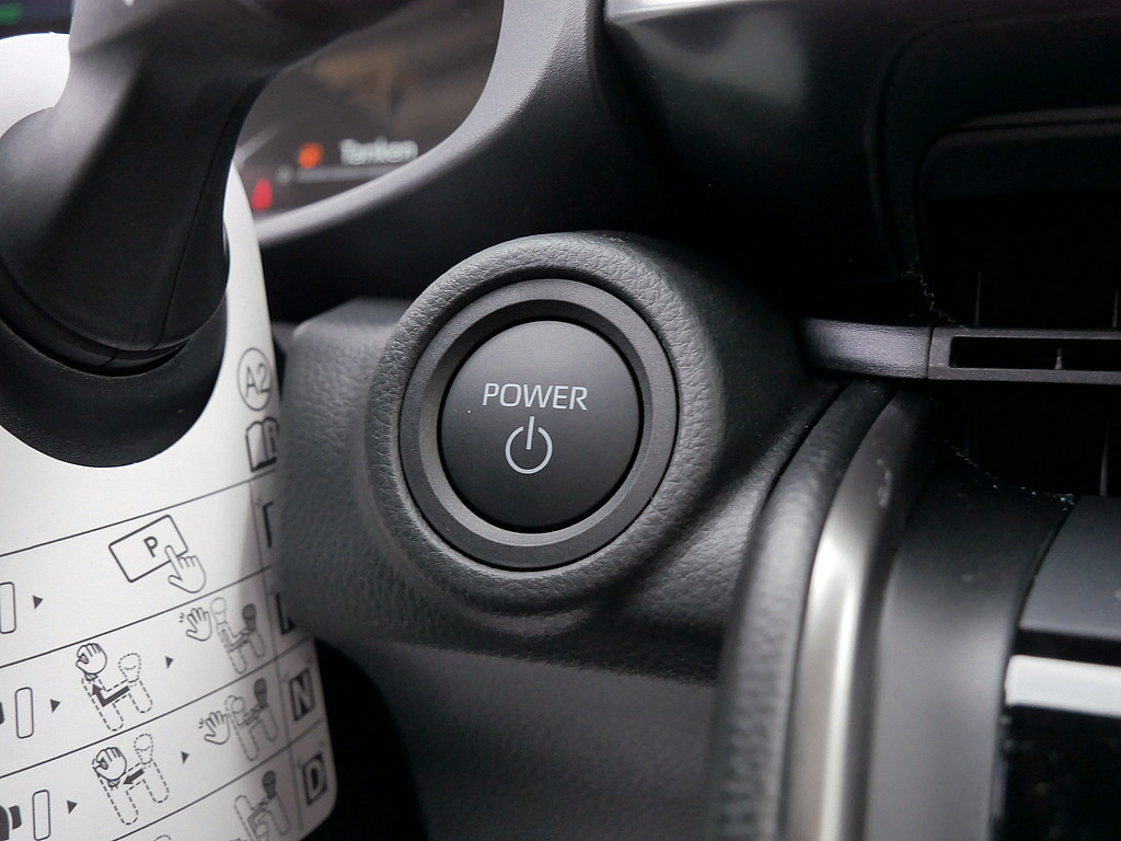 Fahrzeugansicht TOYOTA C-HR 2.0 Plug-In Hybrid FWD Teamplayer - Bild 28