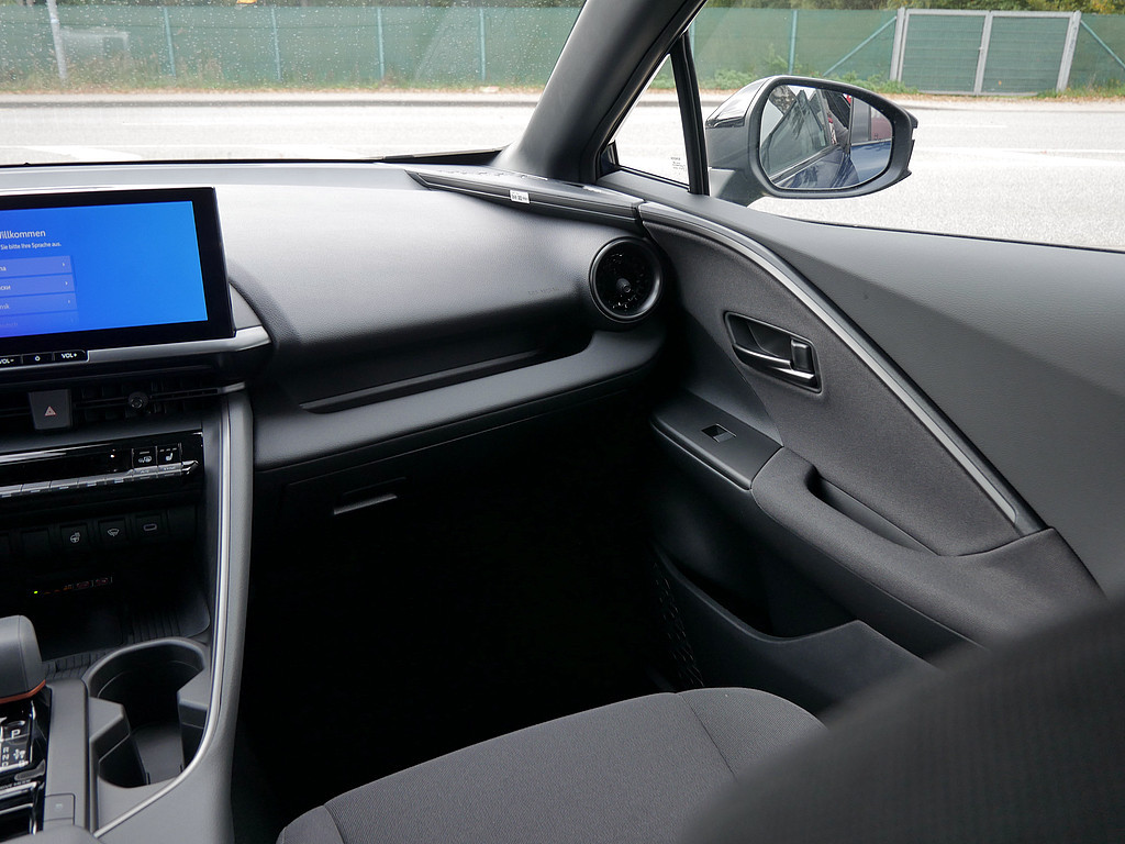 Fahrzeugansicht TOYOTA C-HR 2.0 Plug-In Hybrid FWD Teamplayer - Bild 39