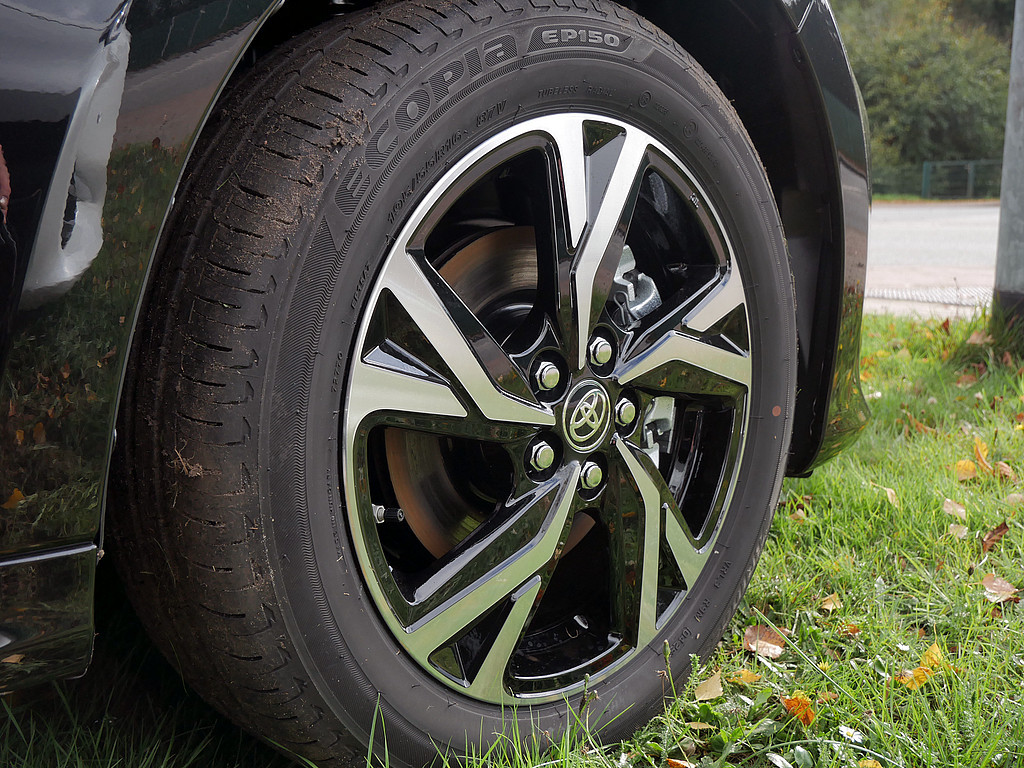 Fahrzeugansicht TOYOTA Yaris Hybrid 1.5 VVT-iE Teamplayer - Bild 2