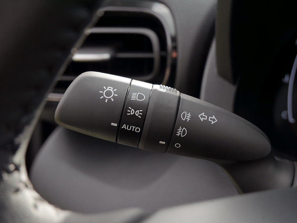 Fahrzeugansicht TOYOTA Yaris Hybrid 1.5 VVT-iE Teamplayer - Bild 18