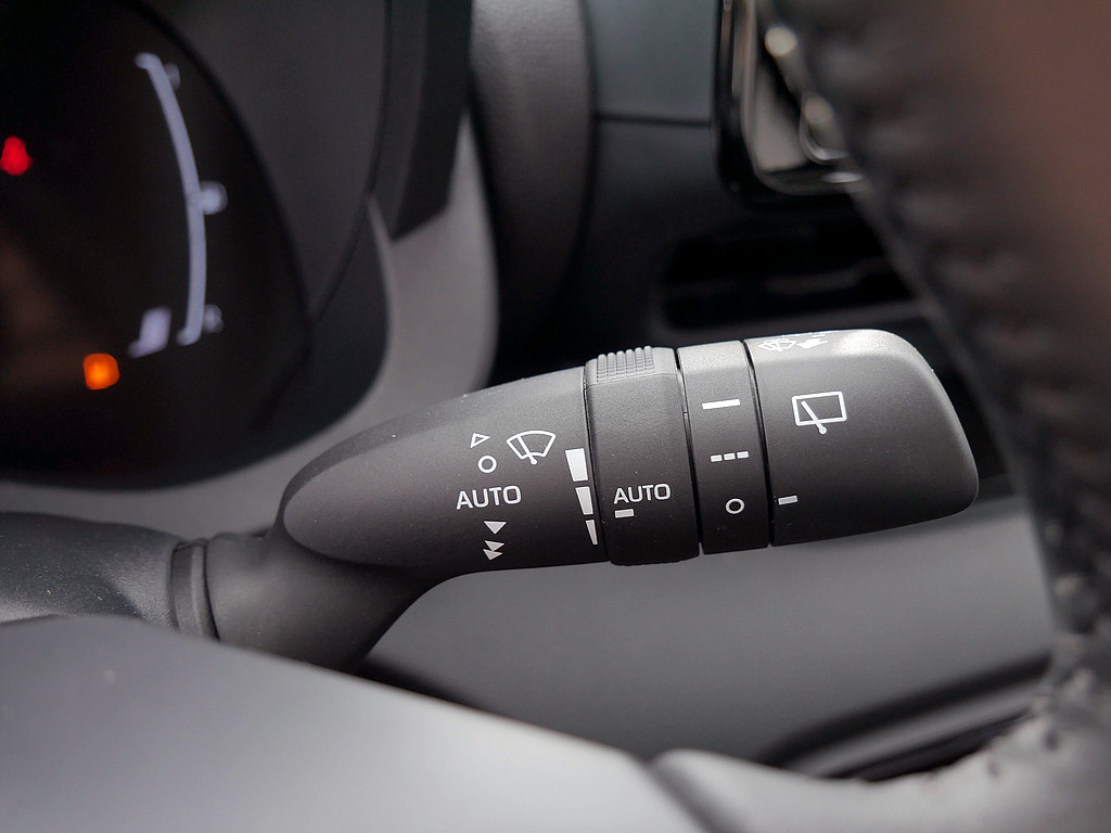 Fahrzeugansicht TOYOTA Yaris Hybrid 1.5 VVT-iE Teamplayer - Bild 19