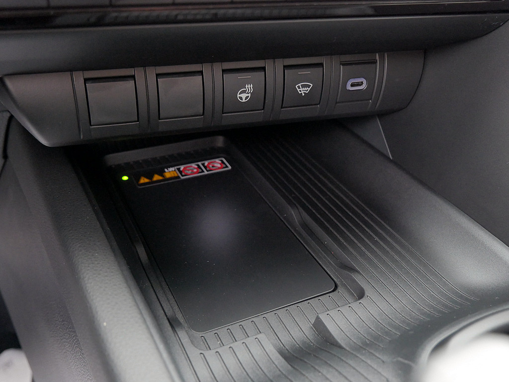 Fahrzeugansicht TOYOTA C-HR 2.0 Plug-In Hybrid FWD Team D - Bild 16