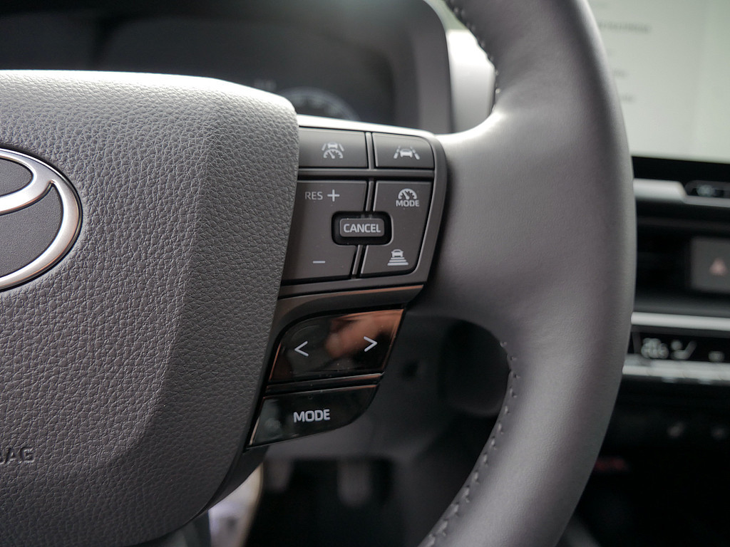 Fahrzeugansicht TOYOTA C-HR 2.0 Plug-In Hybrid FWD Team D - Bild 22