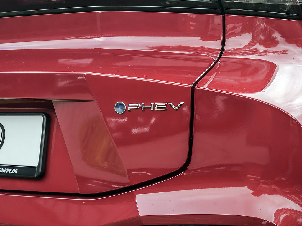 Fahrzeugansicht TOYOTA C-HR 2.0 Plug-In Hybrid FWD Team D - Bild 32