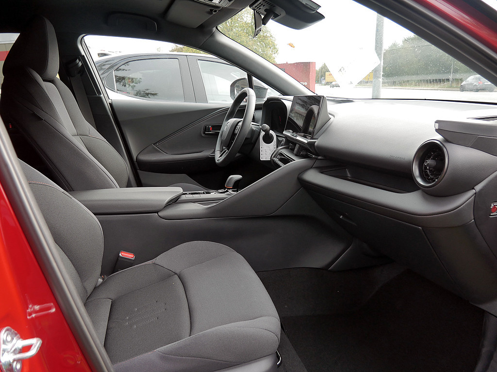 Fahrzeugansicht TOYOTA C-HR 2.0 Plug-In Hybrid FWD Team D - Bild 35