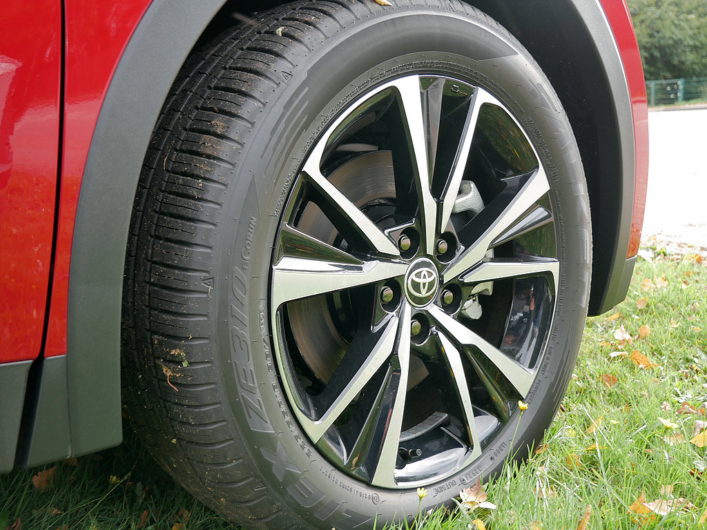 Fahrzeugansicht TOYOTA C-HR 2.0 Plug-In Hybrid FWD Team D - Bild 3