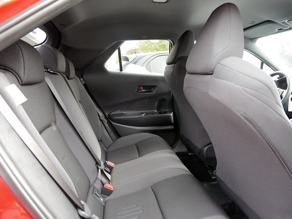 Fahrzeugansicht TOYOTA C-HR 2.0 Plug-In Hybrid FWD Team D - Bild 36