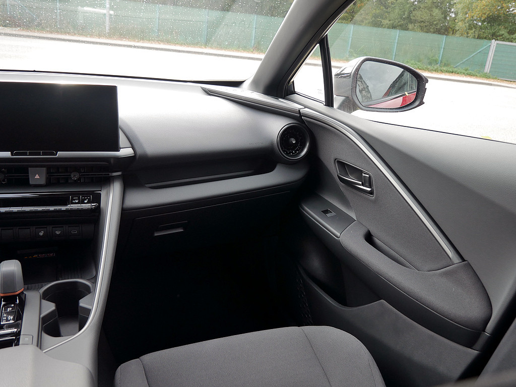 Fahrzeugansicht TOYOTA C-HR 2.0 Plug-In Hybrid FWD Team D - Bild 39