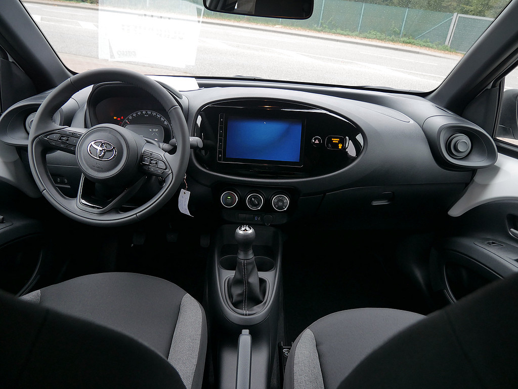 Fahrzeugansicht TOYOTA Aygo X 1.0 Play - Bild 30