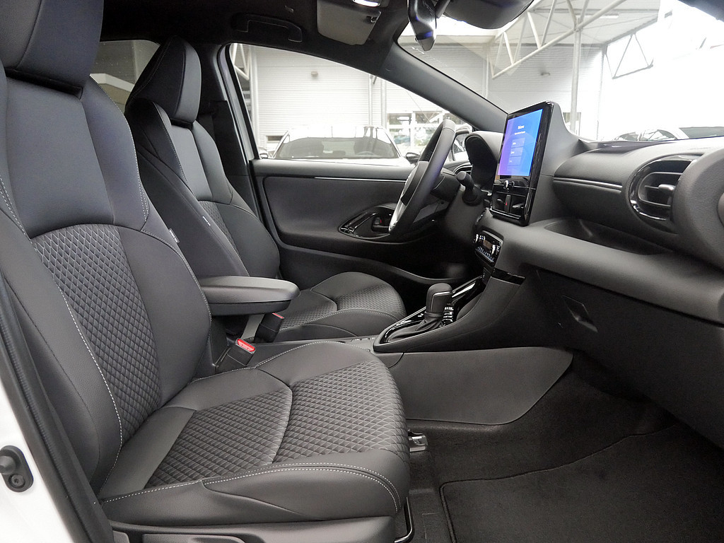 Fahrzeugansicht TOYOTA Yaris Hybrid 1.5 VVT-i Style Plus - Bild 4