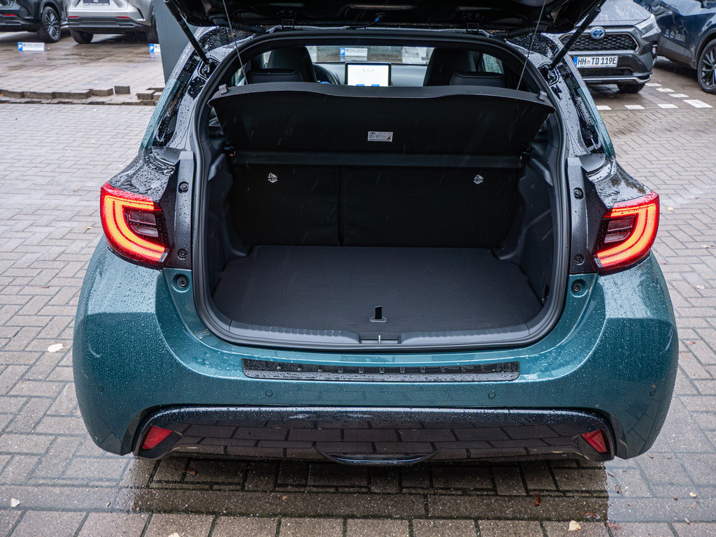 Fahrzeugansicht TOYOTA Yaris Hybrid Style Plus - Bild 13