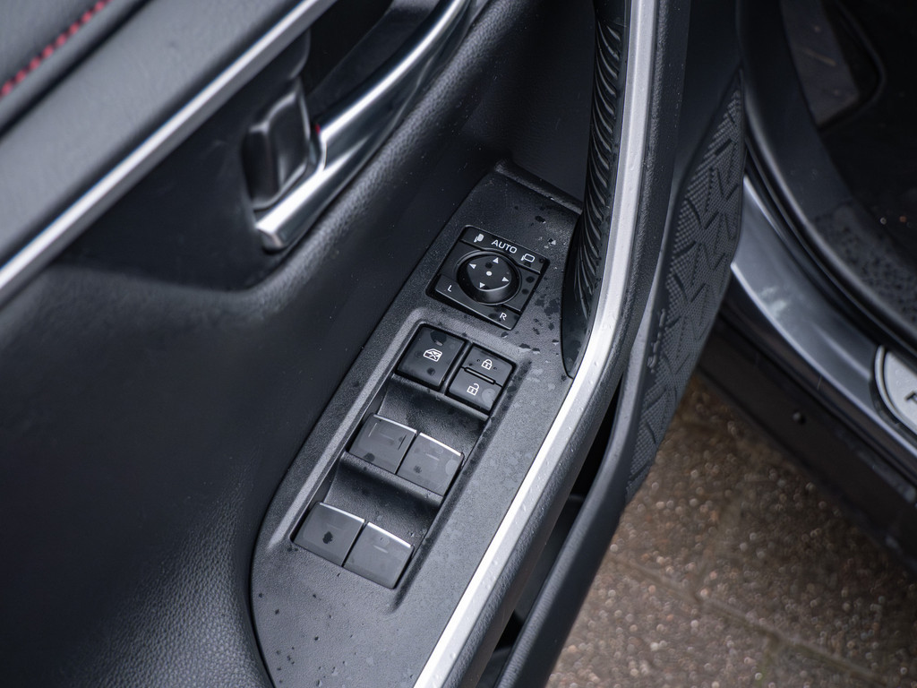 Fahrzeugansicht TOYOTA RAV4 2.5 Plug-in Hybrid 4x4 - Bild 39