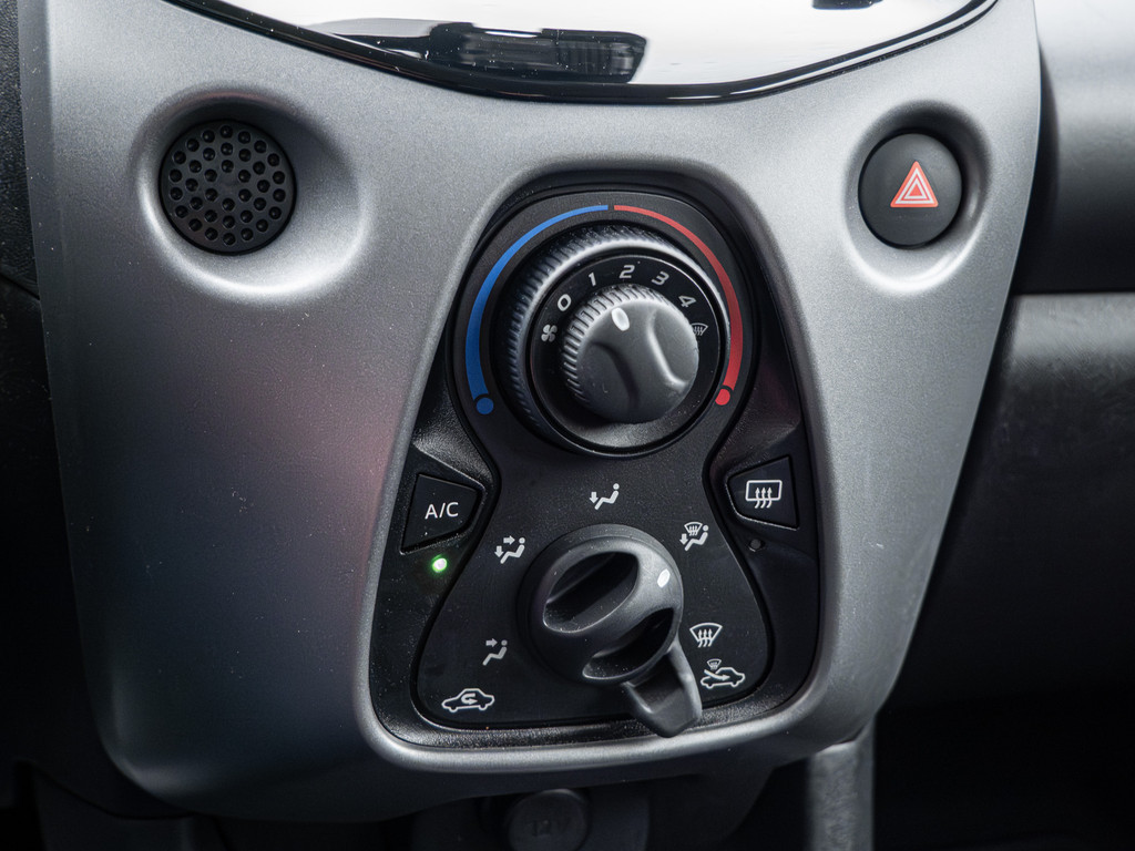 Fahrzeugansicht TOYOTA Aygo 1.0 X Team D - Bild 19