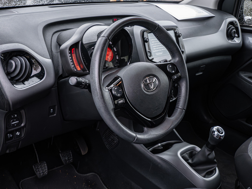 Fahrzeugansicht TOYOTA Aygo 1.0 X Team D - Bild 33