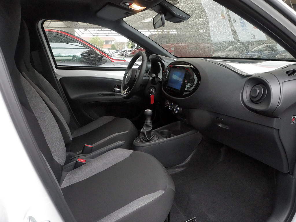 Fahrzeugansicht TOYOTA Aygo X 1.0 Play - Bild 29