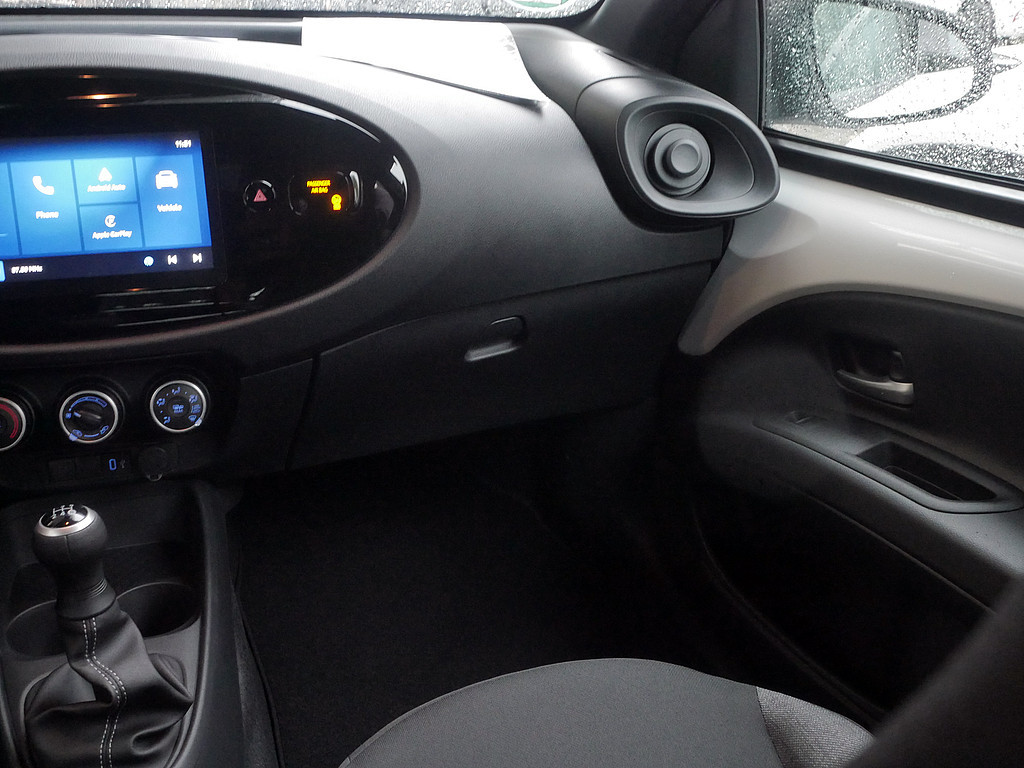 Fahrzeugansicht TOYOTA Aygo X 1.0 Play - Bild 33