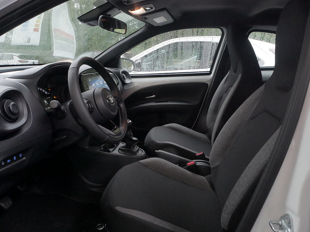 Fahrzeugansicht TOYOTA Aygo X 1.0 Play - Bild 4