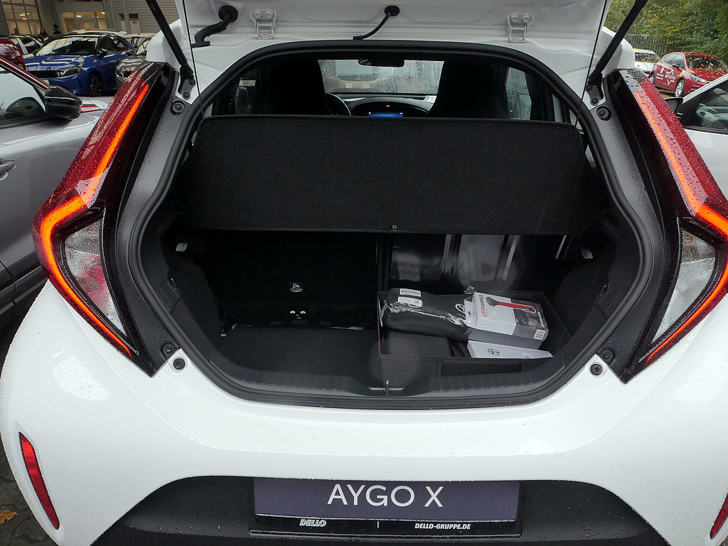 Fahrzeugansicht TOYOTA Aygo X 1.0 Play - Bild 3