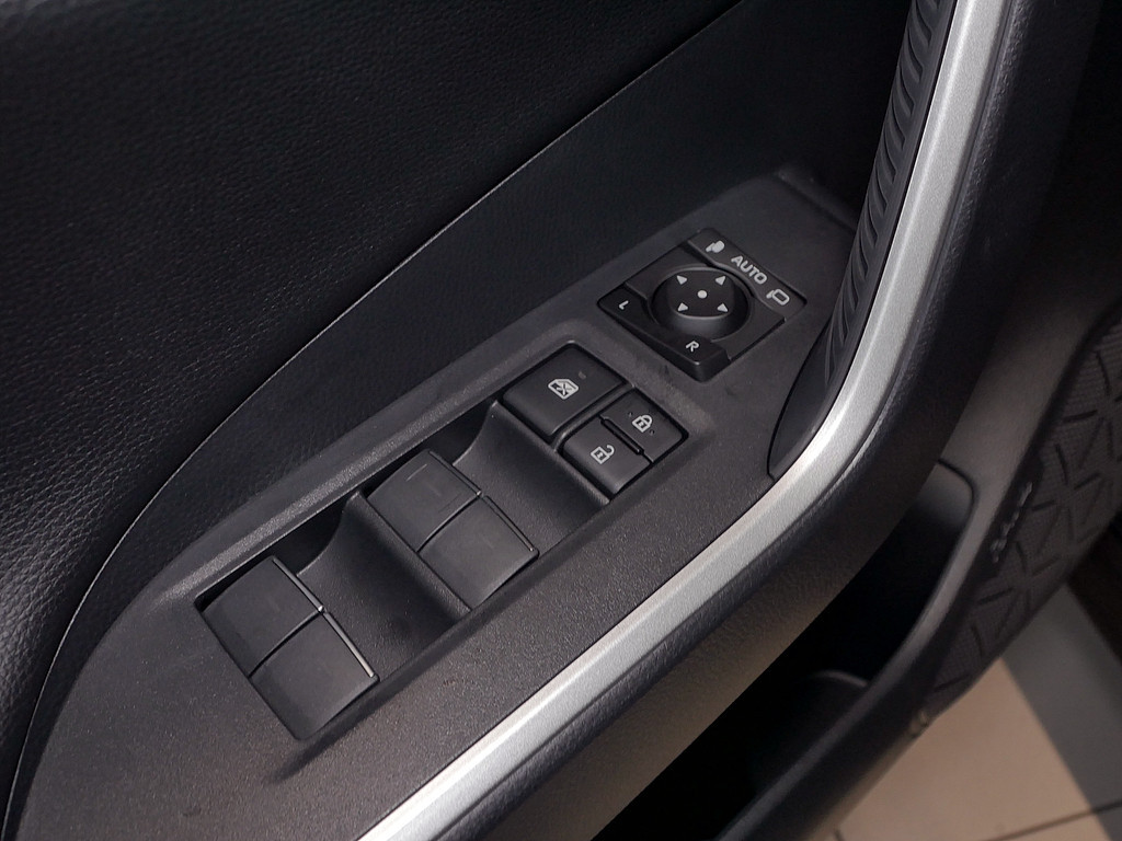 Fahrzeugansicht TOYOTA RAV4 2.5 Plug-in Hybrid 4x4 Teamplayer - Bild 13