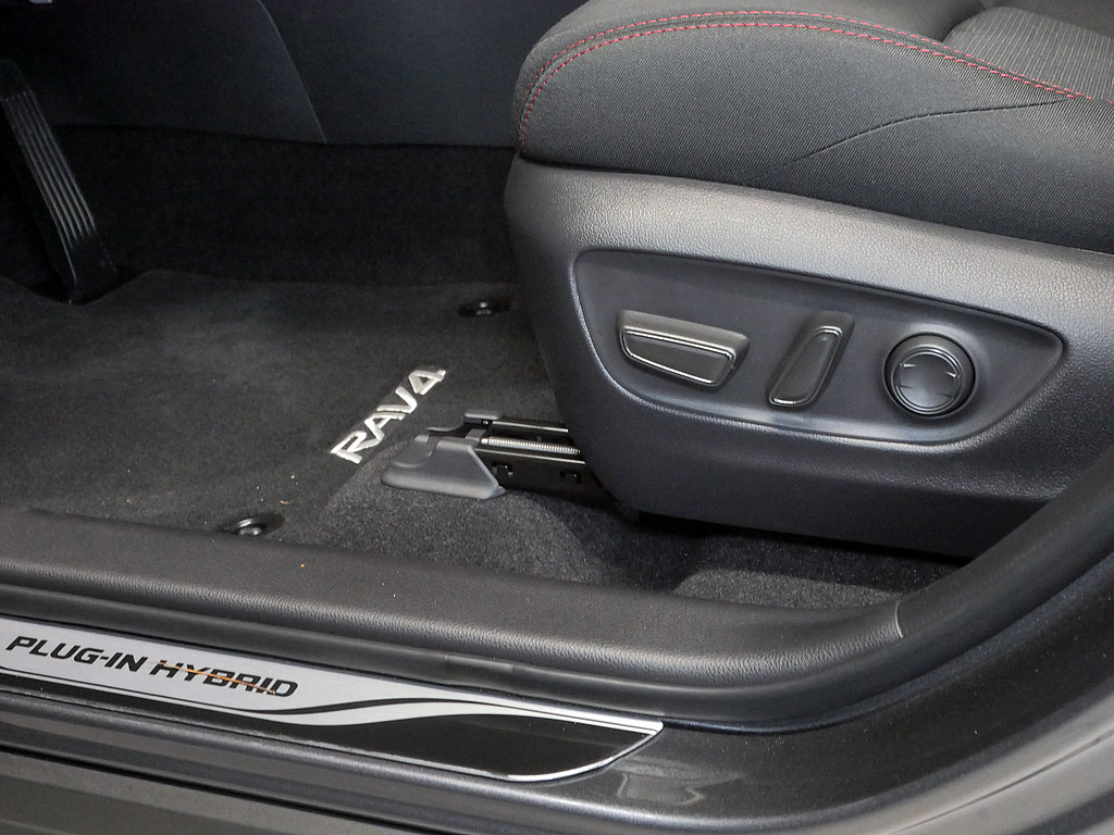 Fahrzeugansicht TOYOTA RAV4 2.5 Plug-in Hybrid 4x4 Teamplayer - Bild 14