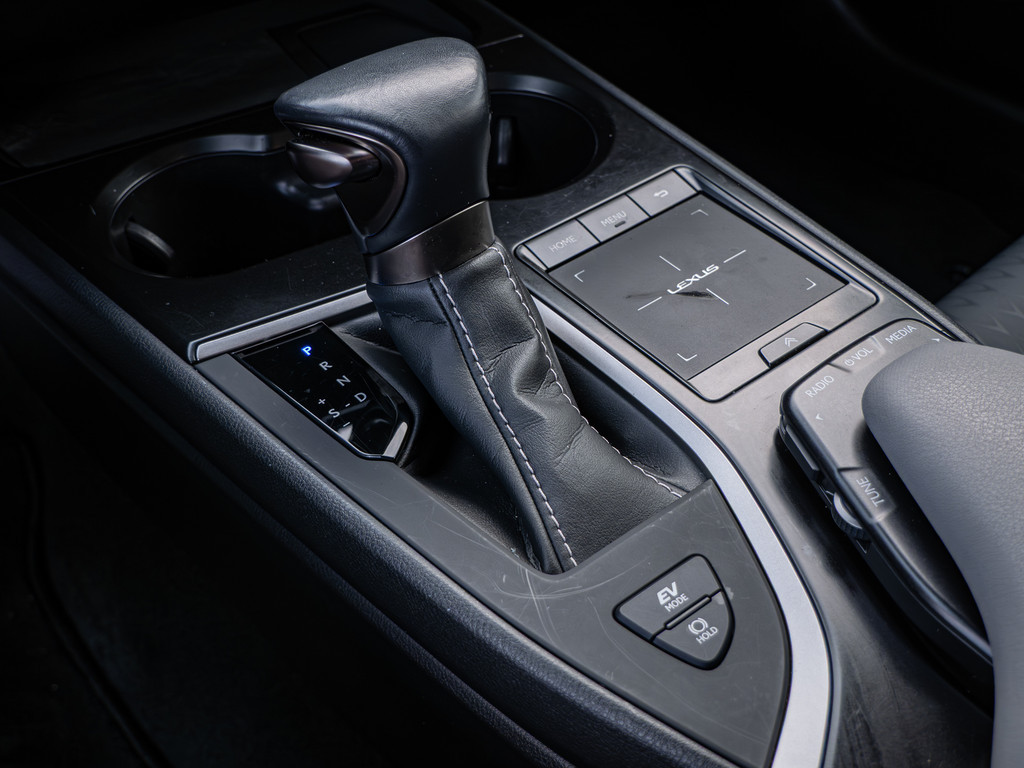 Fahrzeugansicht LEXUS UX 250 h Style+ - Bild 18