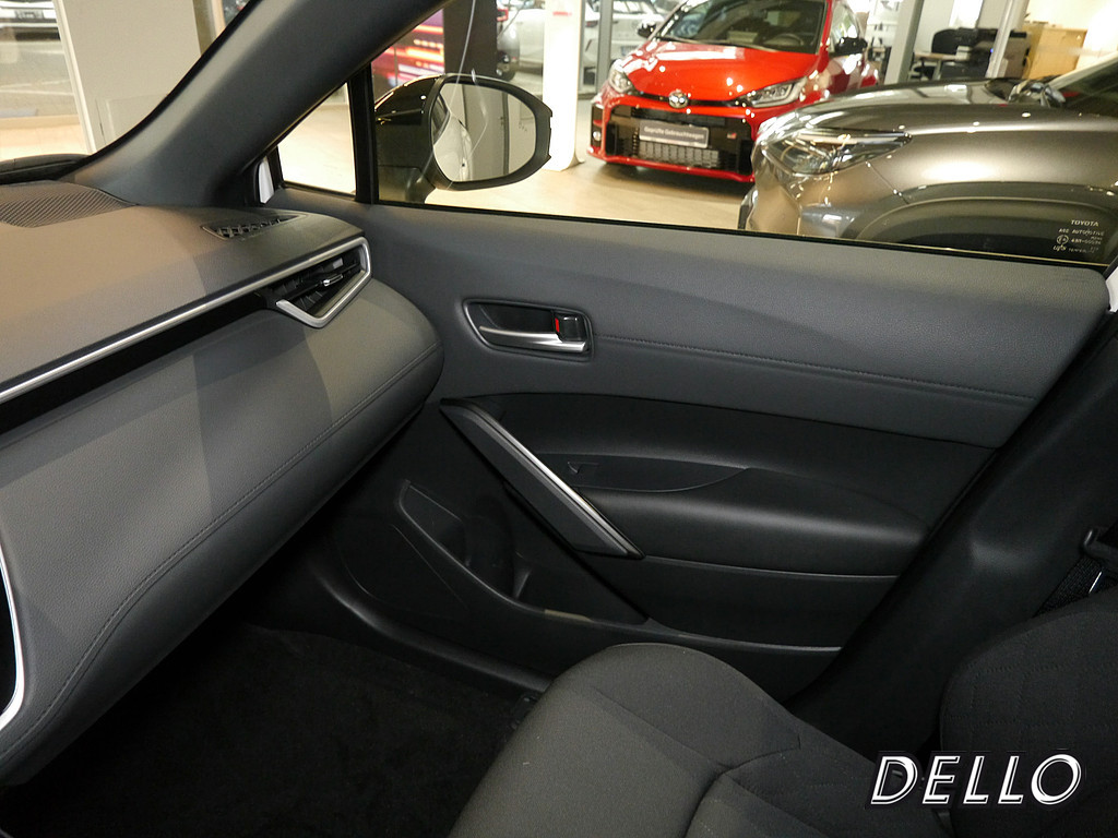 Fahrzeugansicht TOYOTA Corolla Cross 2.0 Hybrid - Bild 33