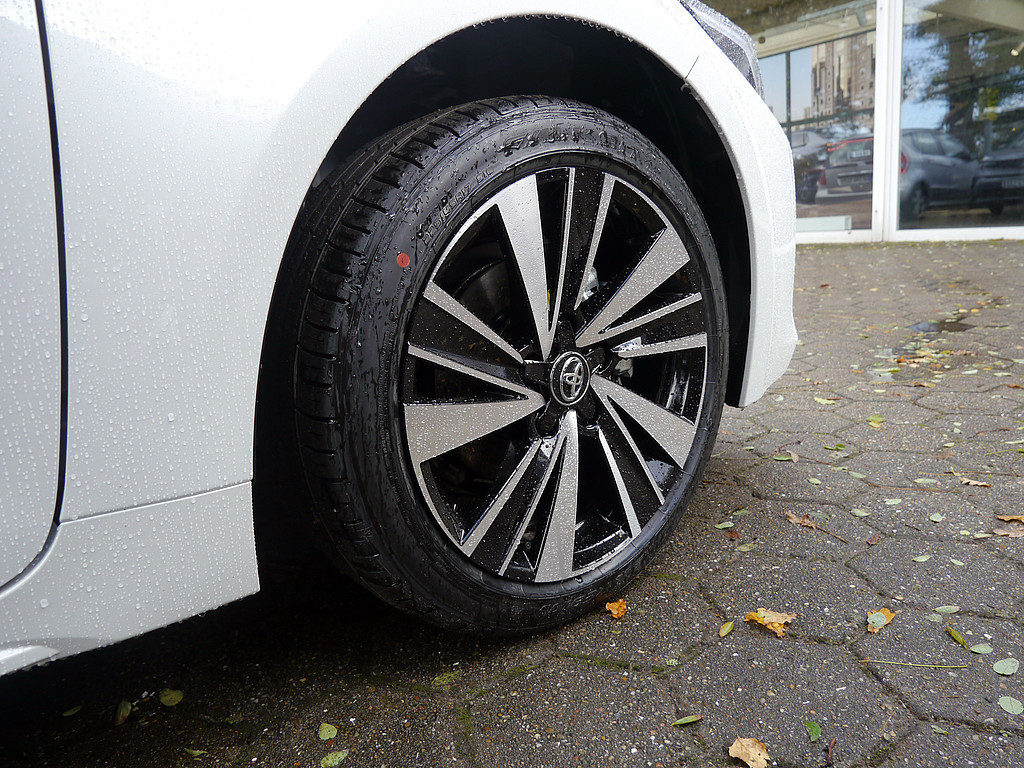 Fahrzeugansicht TOYOTA Corolla 1.8 Hybrid Teamplayer - Bild 3