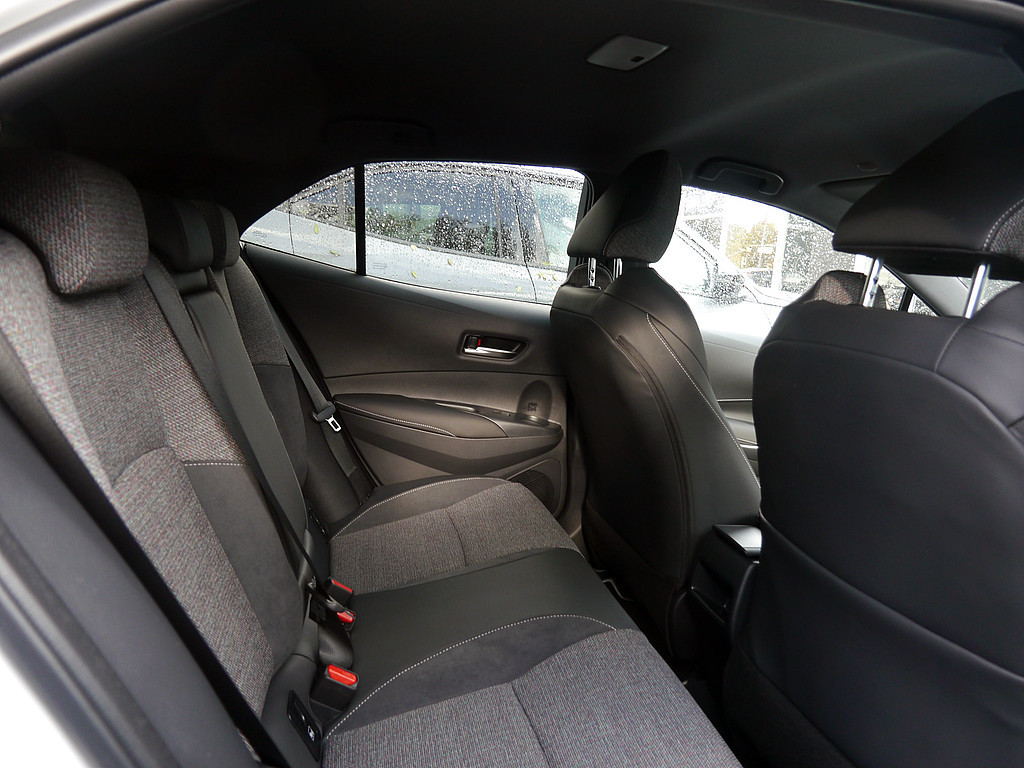 Fahrzeugansicht TOYOTA Corolla 1.8 Hybrid Teamplayer - Bild 30