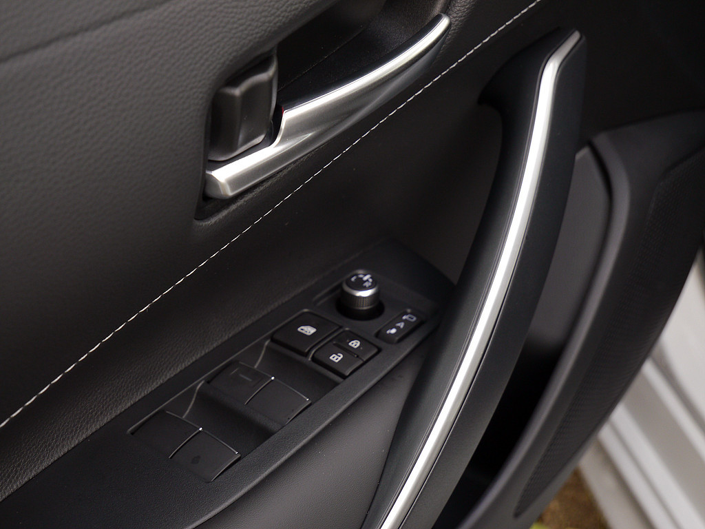 Fahrzeugansicht TOYOTA Corolla 1.8 Hybrid Teamplayer - Bild 6