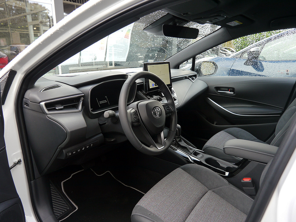 Fahrzeugansicht TOYOTA Corolla 1.8 Hybrid Teamplayer - Bild 5