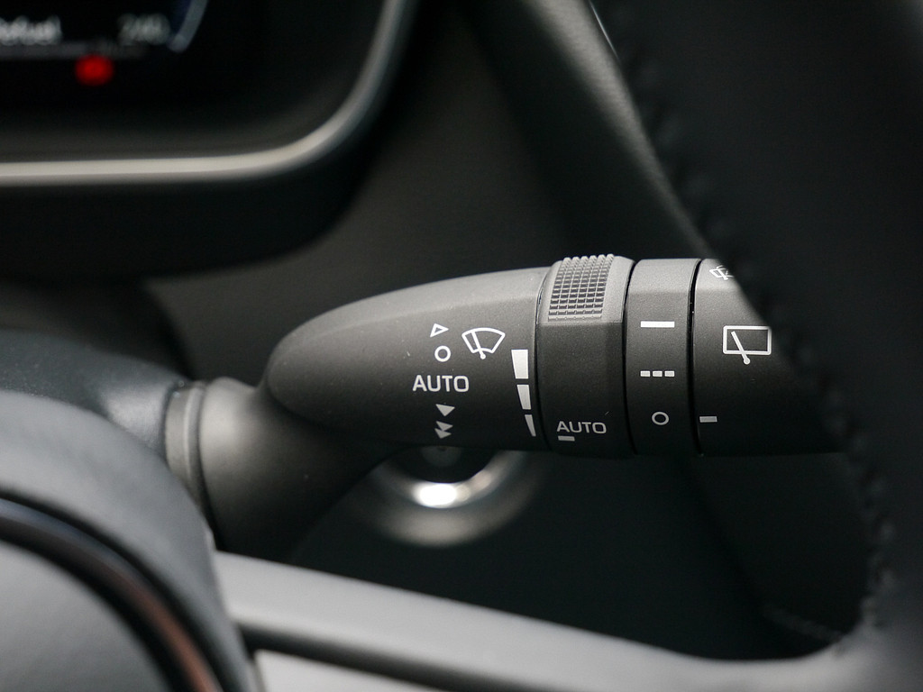 Fahrzeugansicht TOYOTA Corolla 1.8 Hybrid Teamplayer - Bild 19