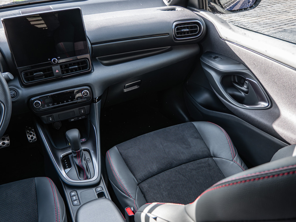 Fahrzeugansicht TOYOTA Yaris 1.5 Hybrid GR Sport - Bild 6