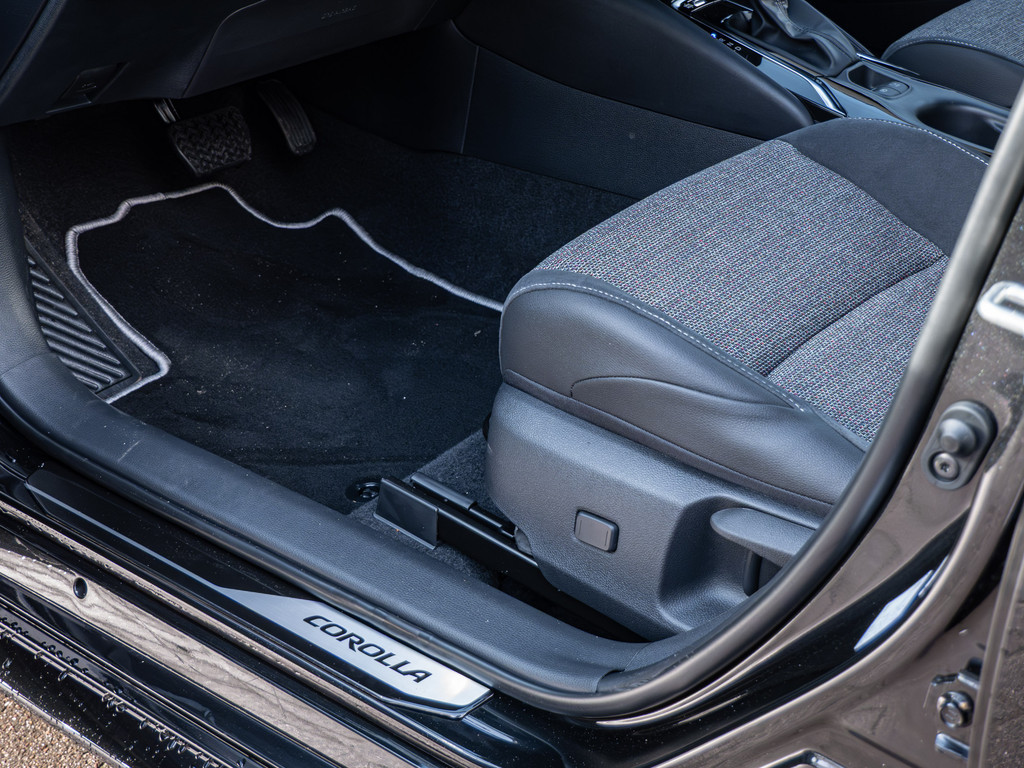 Fahrzeugansicht TOYOTA Corolla Touring Sports 2.0 Hybrid Teamplayer - Bild 32