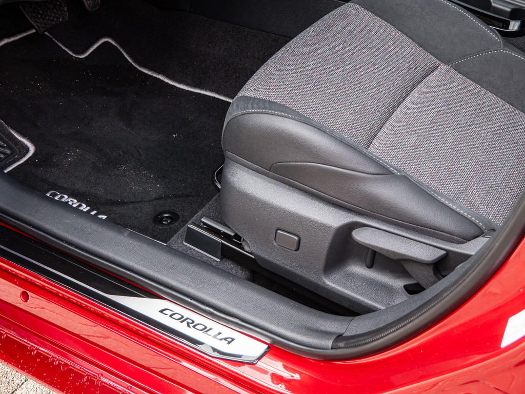 Fahrzeugansicht TOYOTA Corolla Touring Sports 2.0 Hybrid Teamplayer - Bild 35