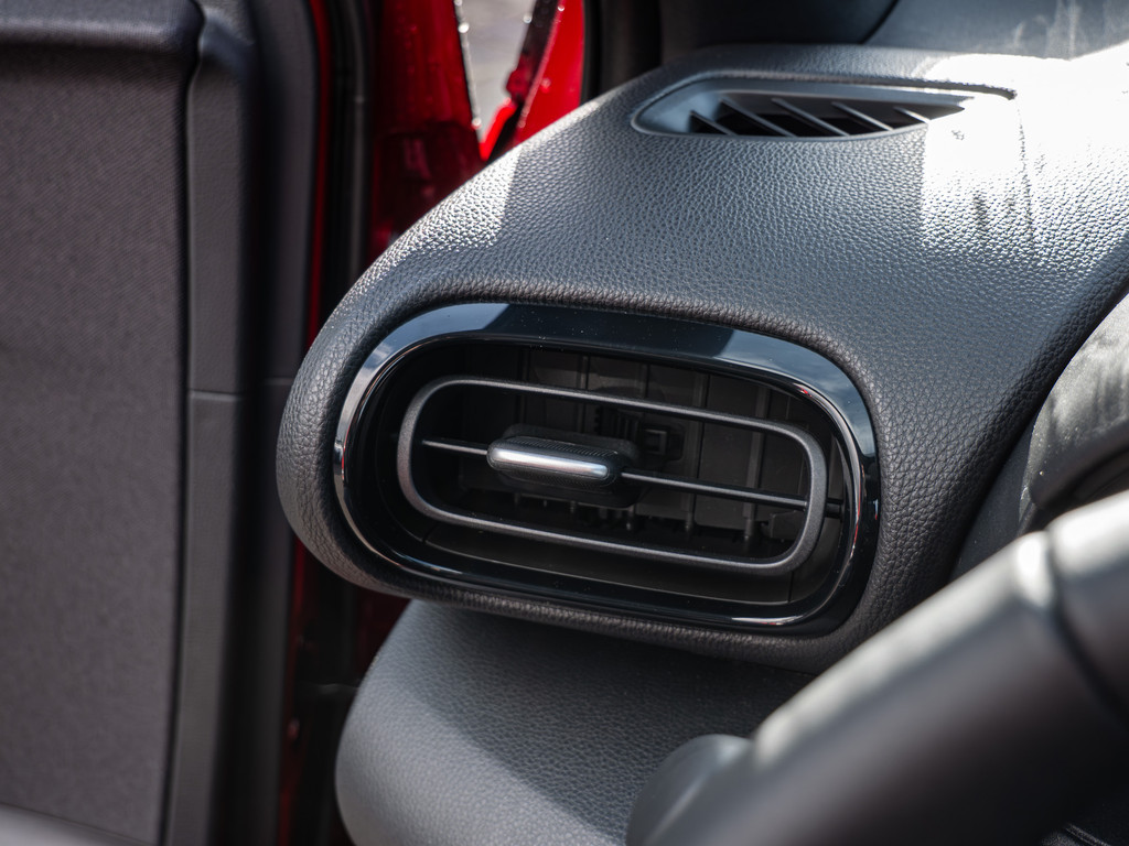 Fahrzeugansicht TOYOTA Yaris 1.5 Hybrid Style Plus - Bild 29